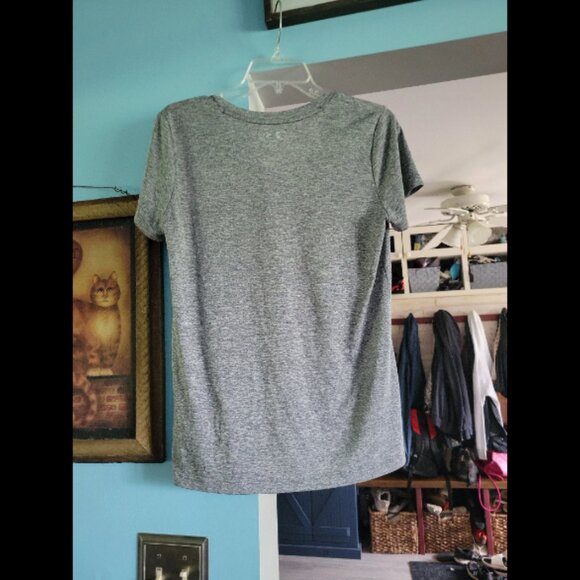 Womens size medium Under Armour T-shirt - Picture 2 of 3